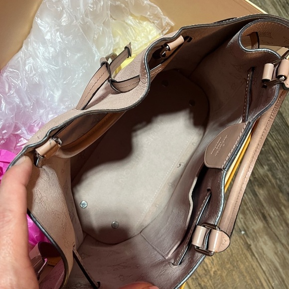 Louis Vuitton Girolta Mahina Monogram Bucket Bag with COA, box,  dust bag - Picture 6 of 10